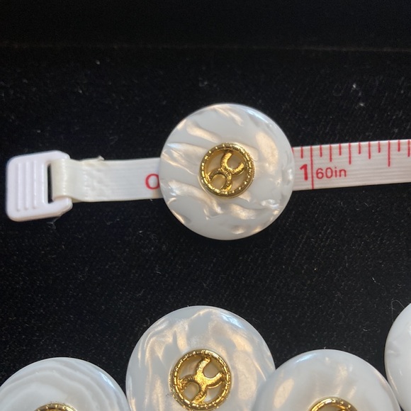 Nineteen Buttons - Picture 4 of 4